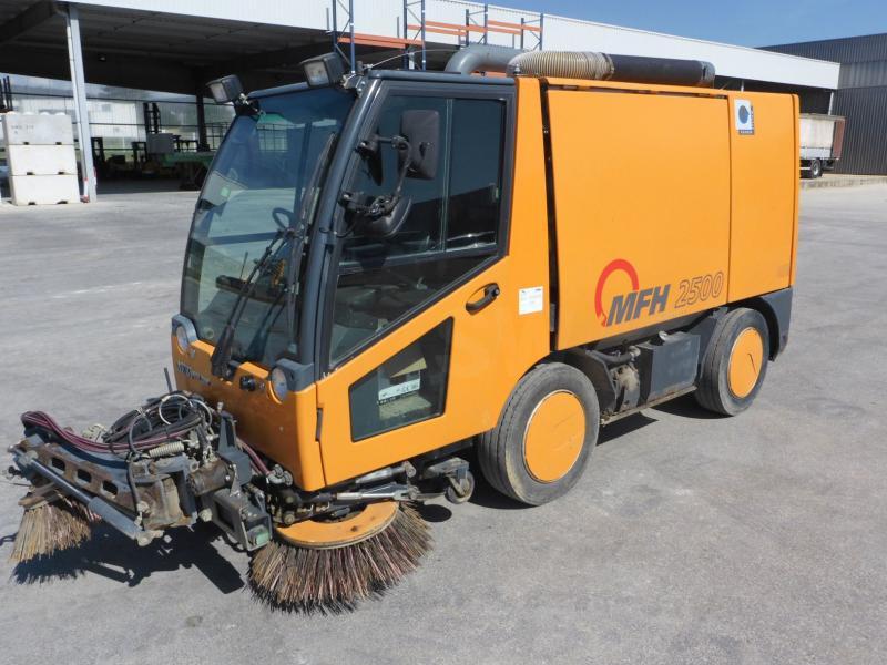 Balayeuse AEBI MFH 2500 - modèle MFH 2500, 5618 heures, référence client 4985