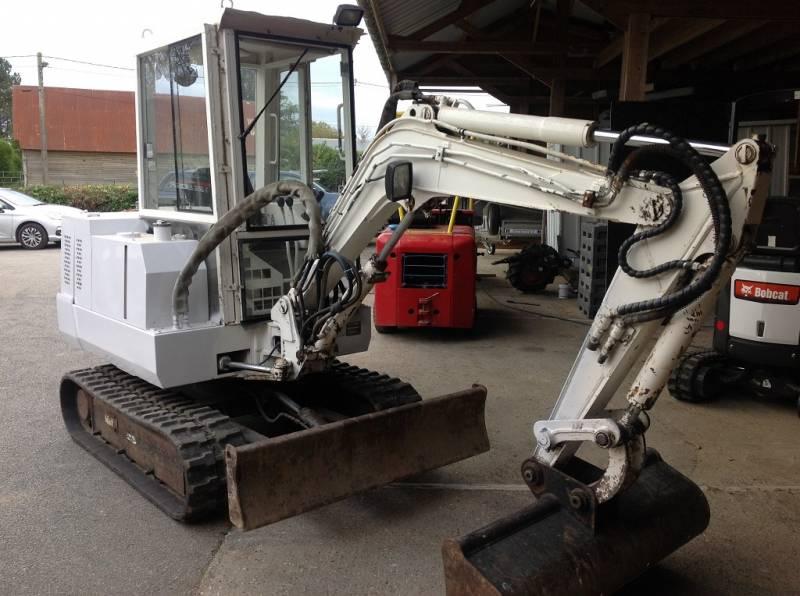Mini pelle Bobcat X 225 occasion - 3 godets, moteur Kubota diesel, chenilles neuves