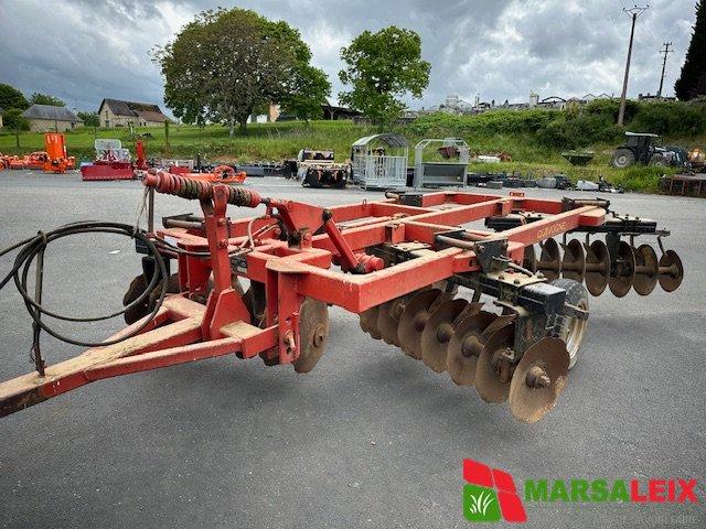 Cover crop Quivogne APXE 2337 d'occasion - 32 socs/disques - 3,6 m de largeur - référence E003193