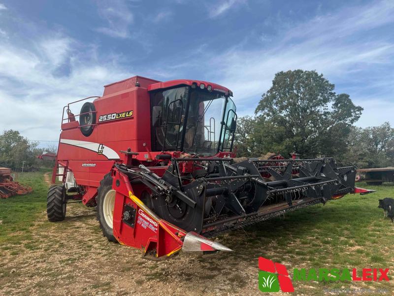 Moissonneuse batteuse Laverda 25.50 LXE LS - 6 m de largeur de coupe, 5 secoueurs, cabine et air conditionné