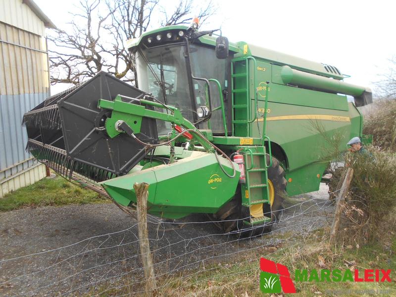 Moissonneuse batteuse John Deere W330 GEN 2 - référence E003796 - 4,5 m de largeur de coupe - 348 h - 2018 - 4 roues motrices - cabine avec climatisation
