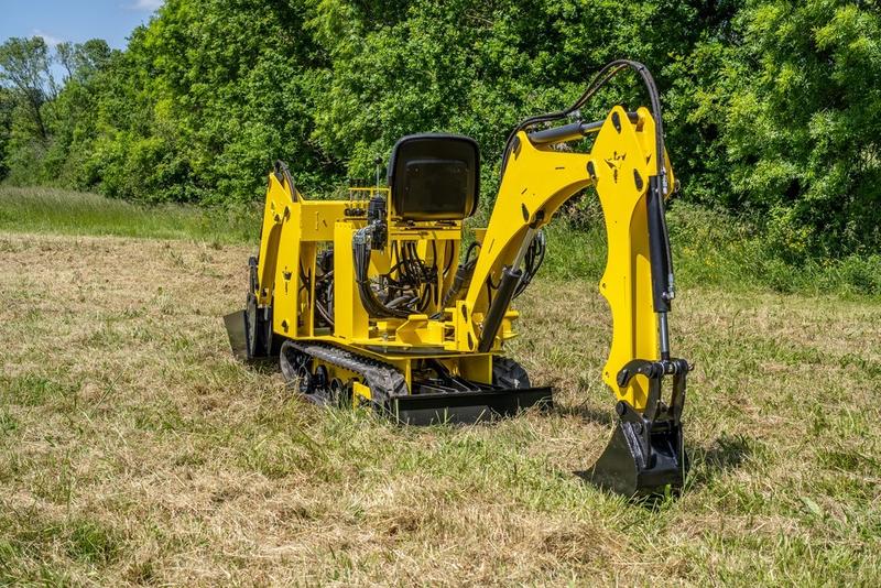 Tractopelle Phoenix 280 - Mini-pelle de 950 kg avec godets et tarière - Moteur Kohler Pro 14 cv