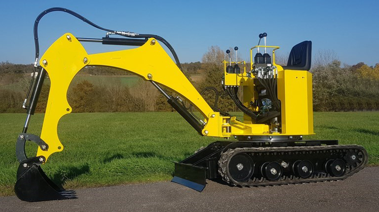 MINI-PELLE Phoenix 400 - 9,5cv - 750 kg - largeur 83 cm - profondeur max 1,60 m