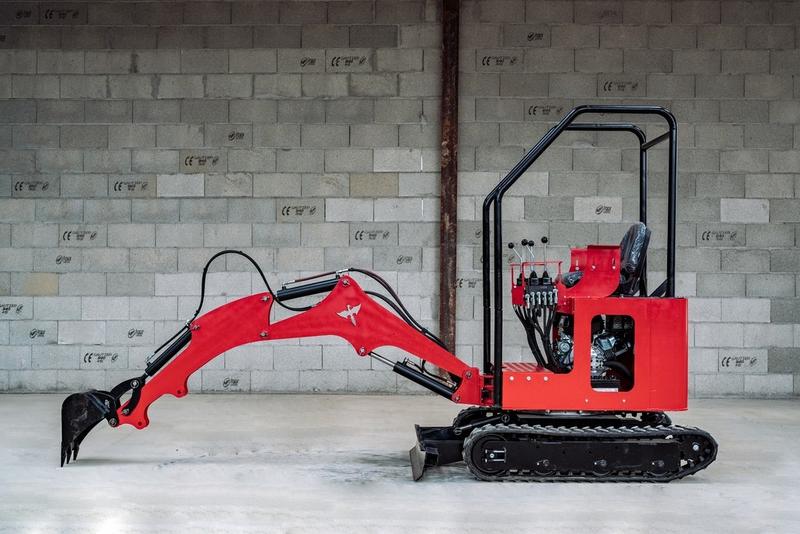 MINI-PELLE Phoenix 1000 - 950 kg, moteur essence Excalibur 15 cv, godets et tarière compatibles