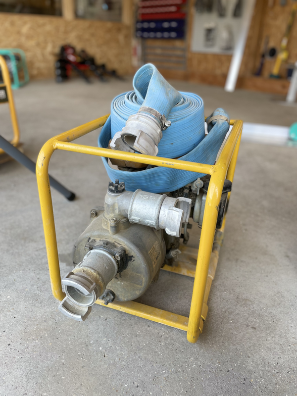Location Motopompe à eau chargée WORMS - Débit 600 L/MIN - Moteur 4 temps SP 95 - HMT 26m