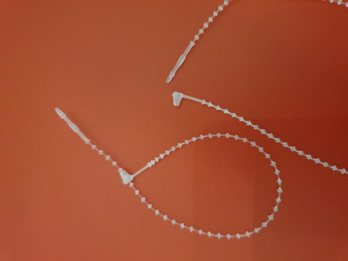 Scellé plastique réglable - PP cranté - Longueur 17,5cm - Réf SCELLE1