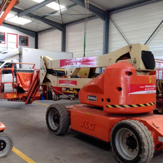 Nacelle sur chenille CTE Type Traccess 135 - bi-énergie, hauteur de travail 13 mètres, poids 1600 kg, neuf