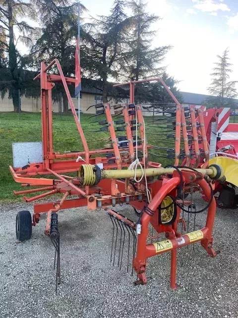 Andaineur Kuhn GA4511GM occasion - Largeur 4,50 m, 13 bras, essieu tandem, année 1997