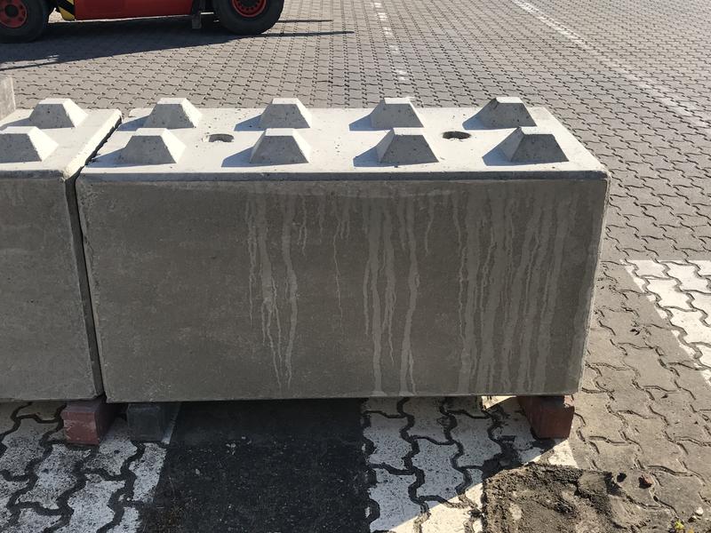 Bloc béton SECURIBLOCK Gamme 80-160 - 160 cm x 80 cm x 80 cm, 2,4 tonnes, 8 têtes, sans passage de fourches, sans crochet