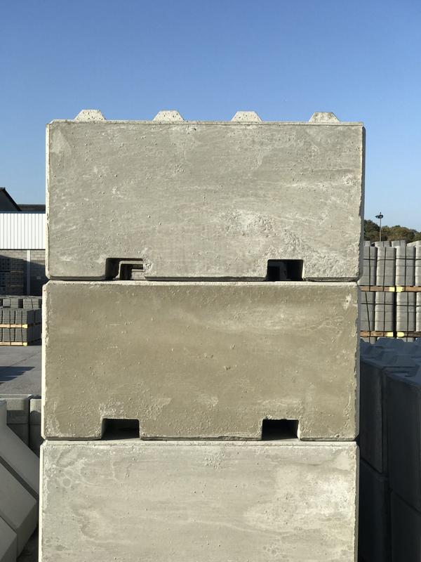 Bloc béton SECURIBLOCK Gamme 80-160F - 160 cm x 80 cm x 80 cm, 2,4 tonnes, avec passage de fourches, sans crochet