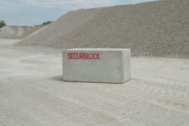 Bloc béton SECURIBLOCK Gamme 80-160L - 160 cm x 80 cm x 80 cm, 2,4 tonnes, Sans passage de fourche