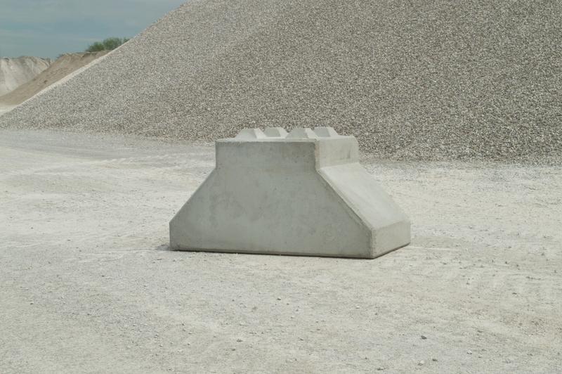 Bloc béton SECURIBLOCK Gamme 80-160PE - 1,8 tonne - 160 x 80 x 80 cm - sans passage de fourches