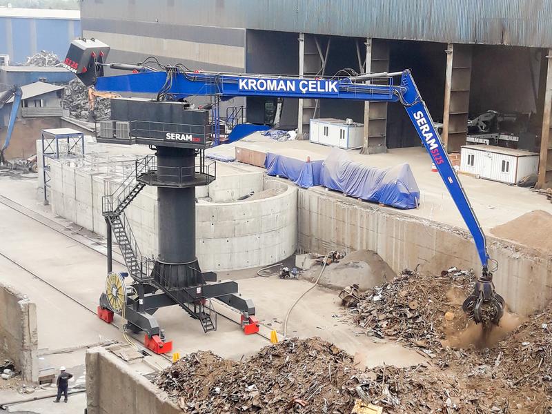Grue équilibrée SERAM ES7 - portée 25m/30m, capacité 5t à 30m, poids 142t à 156t