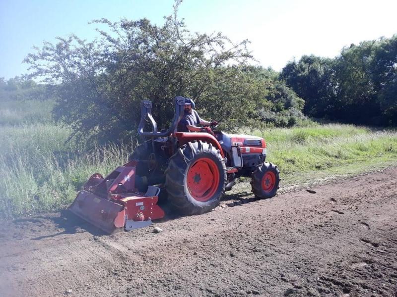 Tracteur 38 CV avec rotavator et rotadairon pour prétravail du sol de 1,60 m de largeur