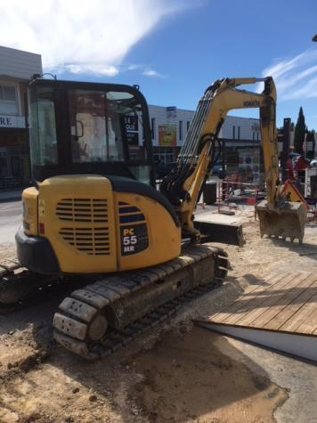 Komatsu PC55 - Engin de chantier d'occasion avec attache rapide Morin et 3 godets