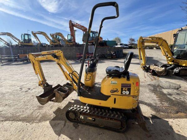Mini-pelle KOMATSU PC09 900Kg - Ultra-compacte et précise