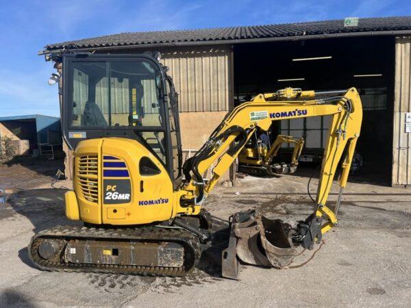 Mini-pelle KOMATSU PC26 2.5T – Puissante et confortable