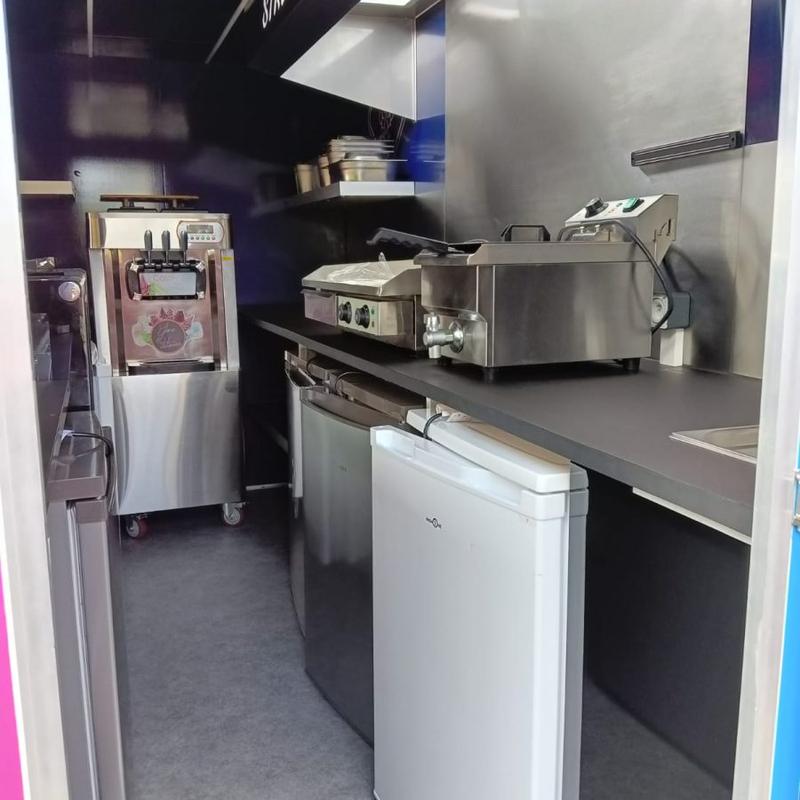 Remorque food truck occasion - cellule 3,50 m x 1,80 m x 2 m - PTAC 1900 kg - double essieux - équipée