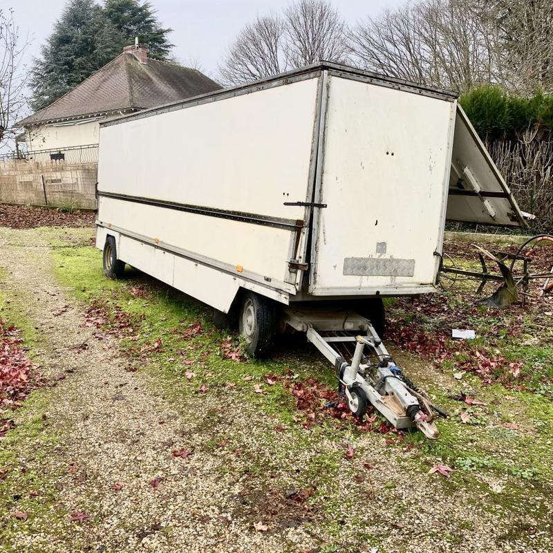 Remorque de marché Euromag - 6 m fermé / 8 m ouvert - double essieux - PTAC 750 kg - occasion