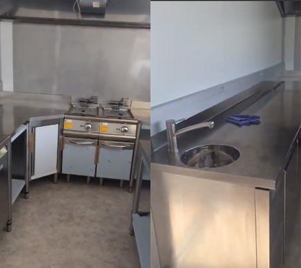 Remorque fourgon snack restaurant jumelée avec module - équipée de desserte chaude, réfrigérateur, congélateur, meubles inox et éclairage led