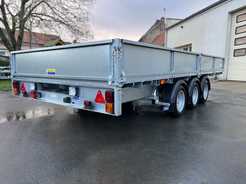 Plateau LM167 3 essieux - remorque neuve Ifor Williams - 3500 kg PTAC - 4,77 m x 2,25 m