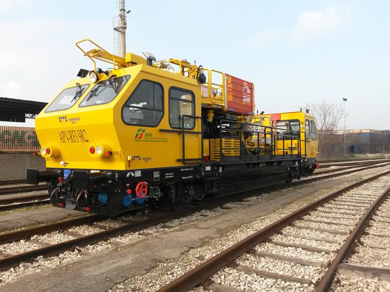 Véhicule OCPC400 - entretien et installation de caténaires, 14,23 m de long, 400 kW moteurs diesel