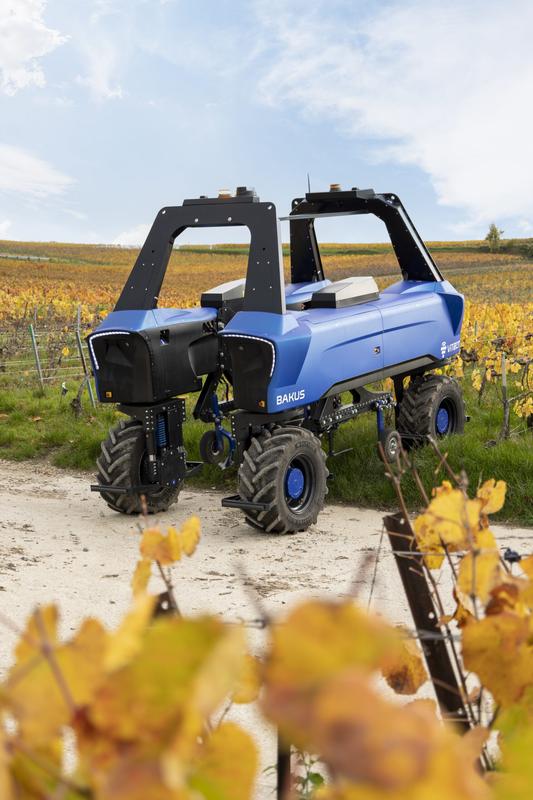 Bakus L - Robot enjambeur viticole électrique pour vignes semi-larges - 100% électrique, GPS RTK, Made in France