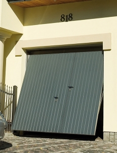 porte de garage basculante avec portillon