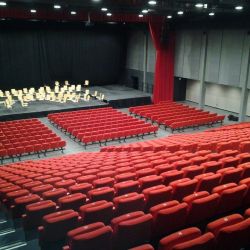 Tribune à double gradin