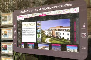 écran tactile pour vitrine