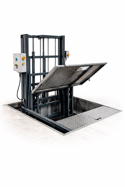 monte charge embarquée