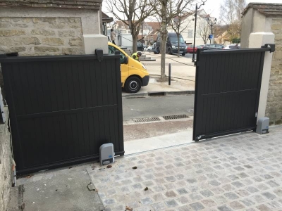 portail coulissant double vantaux motorisé