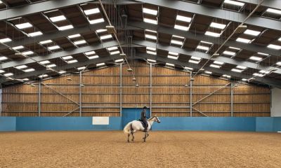 Manège équestre couvert