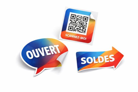 Autocollants colorés et partiellement décollés