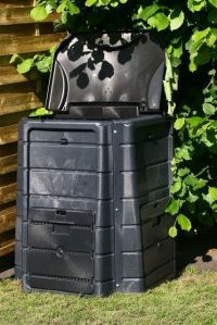 https://www.hellopro.fr/images/produit-2/5/2/5/composteurs-de-jardin-picumnus-2646525.jpg