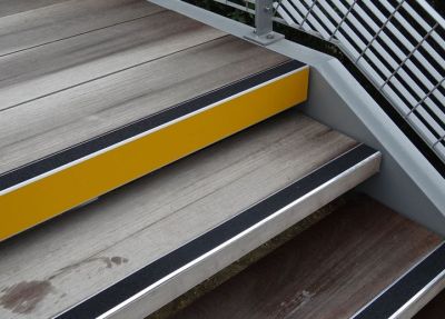 Contremarche contrasté