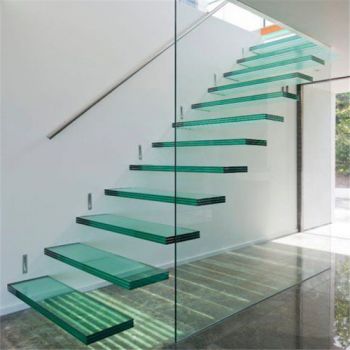 Escalier droit en verre