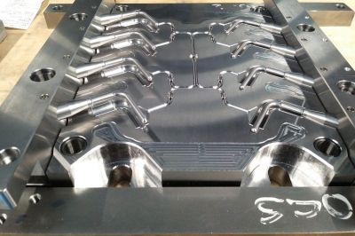 Aérogommage d'un moule d'injection plastique