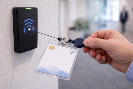 enrouleur porte-badge