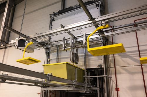 Système de convoyage industriel suspendu