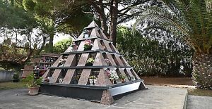 Pyramide Columbarium 