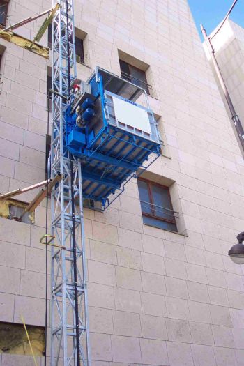 monte-matériaux pour personnes et charges lourdes