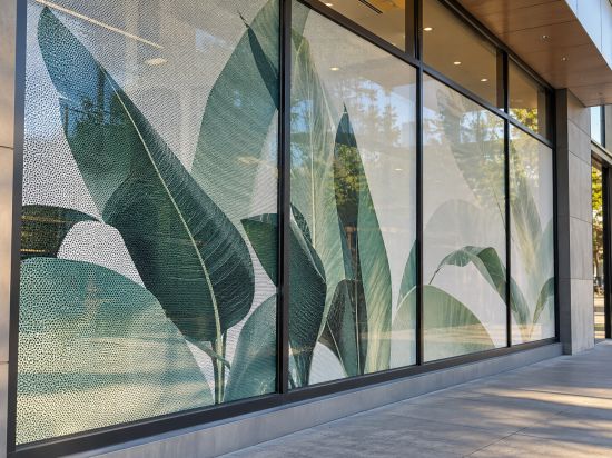 Vitrine adhésif microperforé