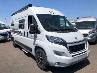  fourgon ou un van aménagé