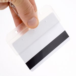 Combien coûte une carte et badge plastique pour impression ?