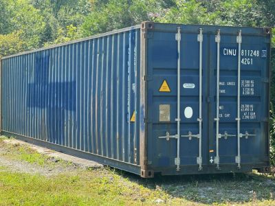 Container maritime implanté Container maritime implanté