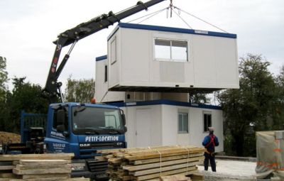 Préparation d'un bungalow de chantier pour le déplacement Préparation d'un bungalow de chantier pour le dépl