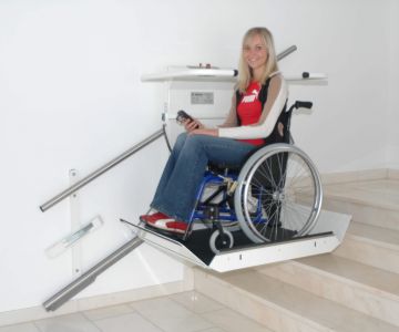 Plateforme monte-escalier pour fauteuil roulant - France Accessibilité