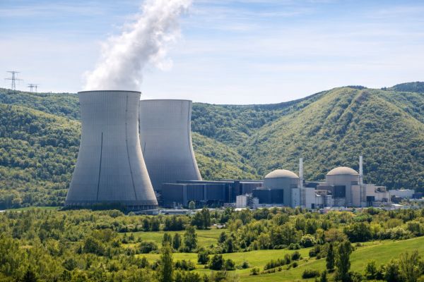 Centrale nucléaire au cœur de la nature