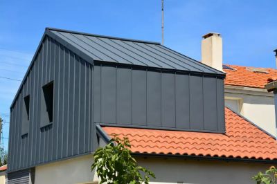 Extension verticale d'une maison métallique